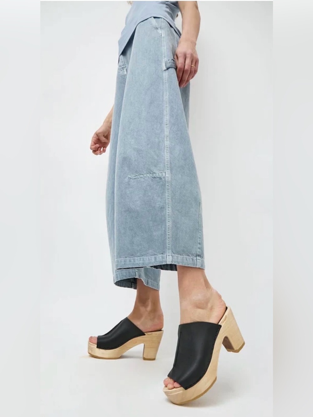 NO.6 Front Seam Clog on Platform in Black